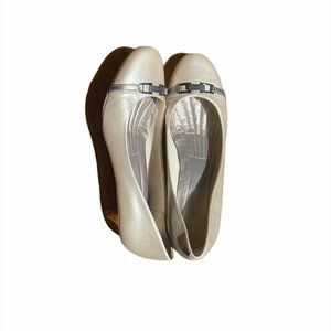 Easy Spirit Gold Comfy Heel Shoes 9.5 Wide